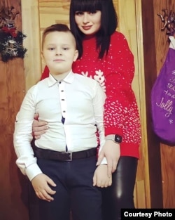 Кирило П’яхін з мамою. Фото з особистого архіву родини