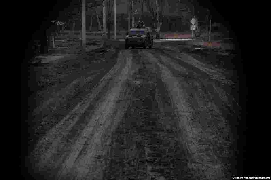 Часів Яр функціонував як життєво важливий шлях постачання для українських військ, які брали участь у важких боях у Бахмуті та поблизу нього. У звіті Міністерства оборони Великої Британії від 4 березня йдеться про те, що життєво важливий міст, що сполучає Часів Яр з Бахмутом, був зруйнований. Підтверджень з інших джерел немає. Радіо Свобода не може незалежно перевірити цю заяву  