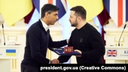 Британія може слугувати моделлю для інших країн, каже голова СЗР Олександр Литвиненко (на фото президент України Володимир Зеленський і прем’єр-міністр Великої Британії Ріші Сунак (ліворуч). Київ, 12 січня 2024 року)