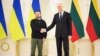 Президент України Володимир Зеленський (ліворуч) і президент Литви Гітанас Науседа під час зустрічі у Вільнюсі, Литва, 10 січня 2024 року (фото архівне)