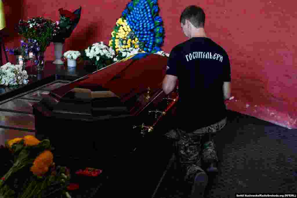 Олександра була не тільки медикинею, але й активісткою благодійного фонду Starenki. Як розповідають у фонді, вона стала частиною команди в часи, коли майже вся команда була волонтерська і «всі робили все». Вона активно допомагала в організації перевантаження вантажів, реалізації творчих проєктів та вирішенні питань з партнерами  