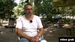 Габор Дароці особисто переконався, що підлітки, які вчились в угорських школах у Закарпатській області, часто навіть не вміють ні читати, ні писати