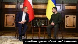 Володимир Зеленський і Дональд Туск розмовляли телефоном (архівне фото, січень 2024 року)