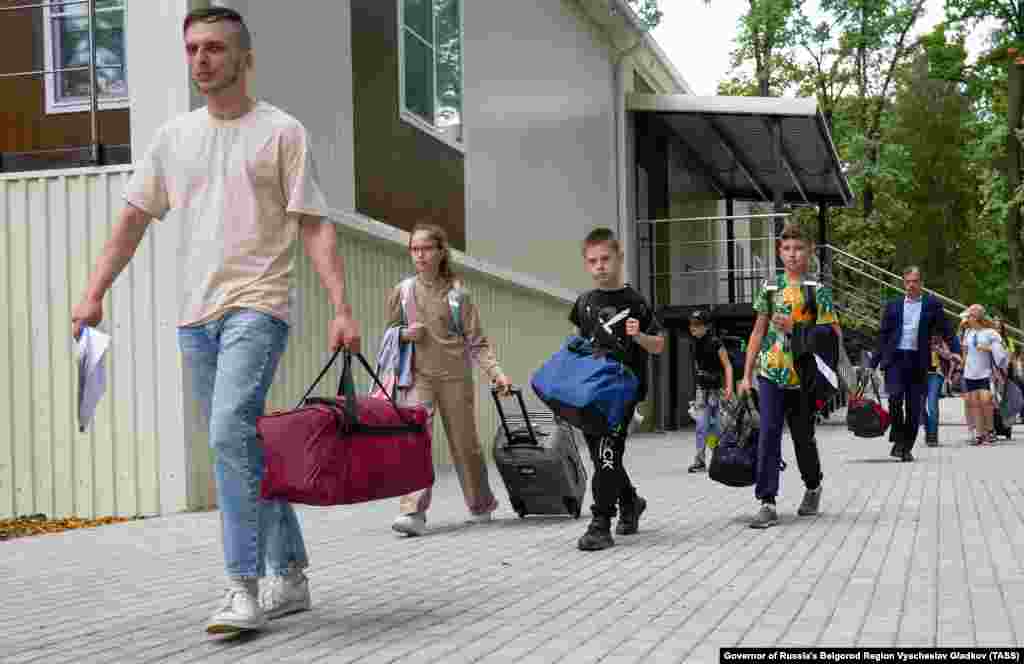 Children from the Belgorod region arrive at temporary shelter near Voronezh on May 31.  Further evacuations of families with children from the border areas will reportedly take place in the coming days. 