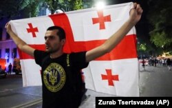 Під час протесту проти законопроєкту про «іноземних агентів» у столиці Грузії. Тбілісі, 30 квітня 2024 року