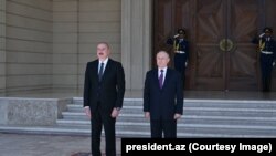 ფოტო არქივიდან. აზერბაიჯანის პრეზიდენტი ილჰამ ალიევი და რუსეთის პრეზიდენტი ვლადიმირ პუტინი. ბაქო. 2024 წლის აგვისტო