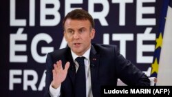 Президент Франції повідомив, що приїде в Україну в лютому