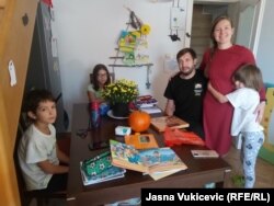 Родина мріє повернутися додому