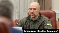 «Рятувальники й енергетики вже працюють, аби оперативно повернути світло», – написав Шмигаль у телеграмі