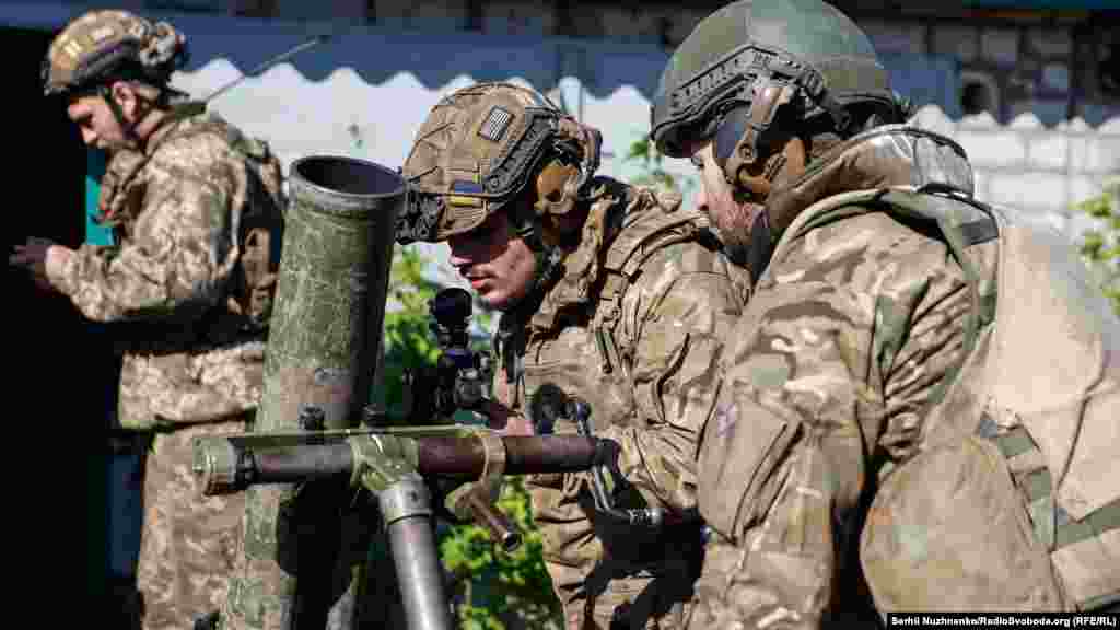 Коли прийшла команда «до бою» військові миттєво підбігли до міномета, отримали координати і навелися на ціль