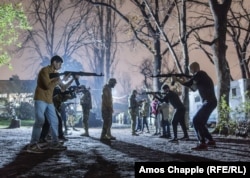 (Амос Чаппел, Центральна редакція Радіо Свобода)
https://dcyh5l5lgidpq.cloudfront.net/a/armenia-military-training-voma-azerbaijan-tensions/32646707.html