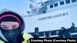 Россиянин Ренат Бесолов с коллегами в море