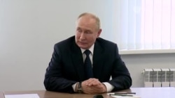 Путин пообщался с матерями Беслана Путин пообщался с матерями Беслана