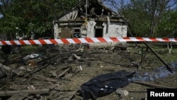 67-річний пенсіонер перебував вдома, коли по селу вдарила артилерія РФ. Фото ілюстративне