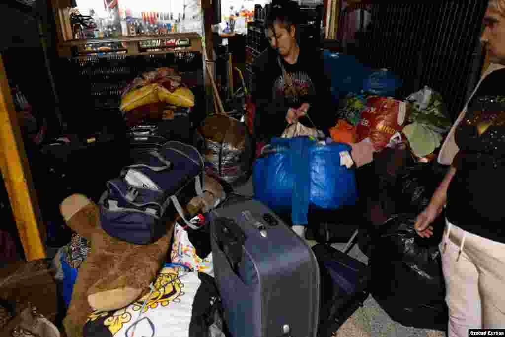 Урядовий уповноважений Угорщини з питань переміщених осіб у результаті російсько-української війни Норберт Пал називає зміни до закону «розумними та пропорційними» після 2,5 років тривання війни. Пал сказав проурядовій газеті Magyar Nemzet, що «ті, хто хотів знову стати на ноги в Угорщині, вже змогли це зробити».