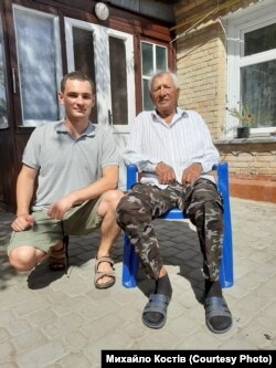 Михайло Костів зі свідком Голодомору Іваном Білащенком (1926 року народження). Черкаси, 2020 рік