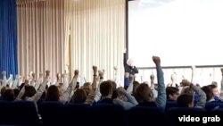 Скриншот видео из школы №186 в Казани