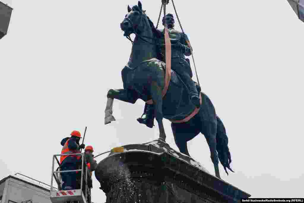 Пам'ятник Миколі Щорсу простояв у Києві майже 70 років