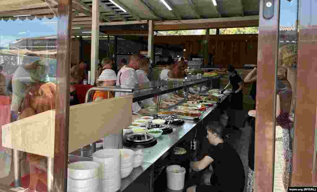 Як і стаціонарне «загальне харчування» в обідній час