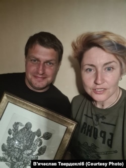 В'ячеслав Твердохліб, журналіст з Маріуполя, з колегою