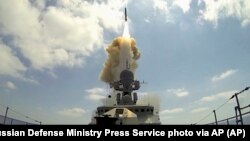 Запуск ракети «Калібр» з російського корабля в Середземному морі, 2016 рік