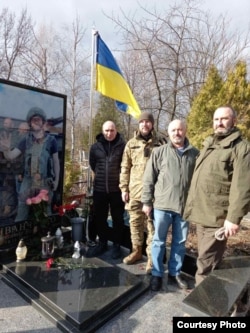 На могилі бійця