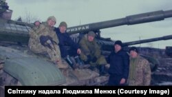 Людмила Менюк разом із побратимами на службі