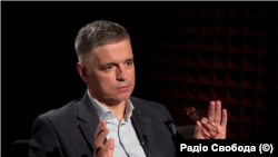 У розмові з Радіо Свобода Вадим Пристайко розмірковує щодо реальних перспектив членства України в НАТО та пояснює, за яких умов Велика Британія може ухвалити рішення відправити своїх військових до України