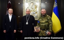 Мовний омбудсмен України Тарас Кремінь (ліворуч) і митрополит Київський і всієї України Епіфаній під час зустрічі в Митрополичому домі глави ПЦУ. Київ, 30 березня 2022 року