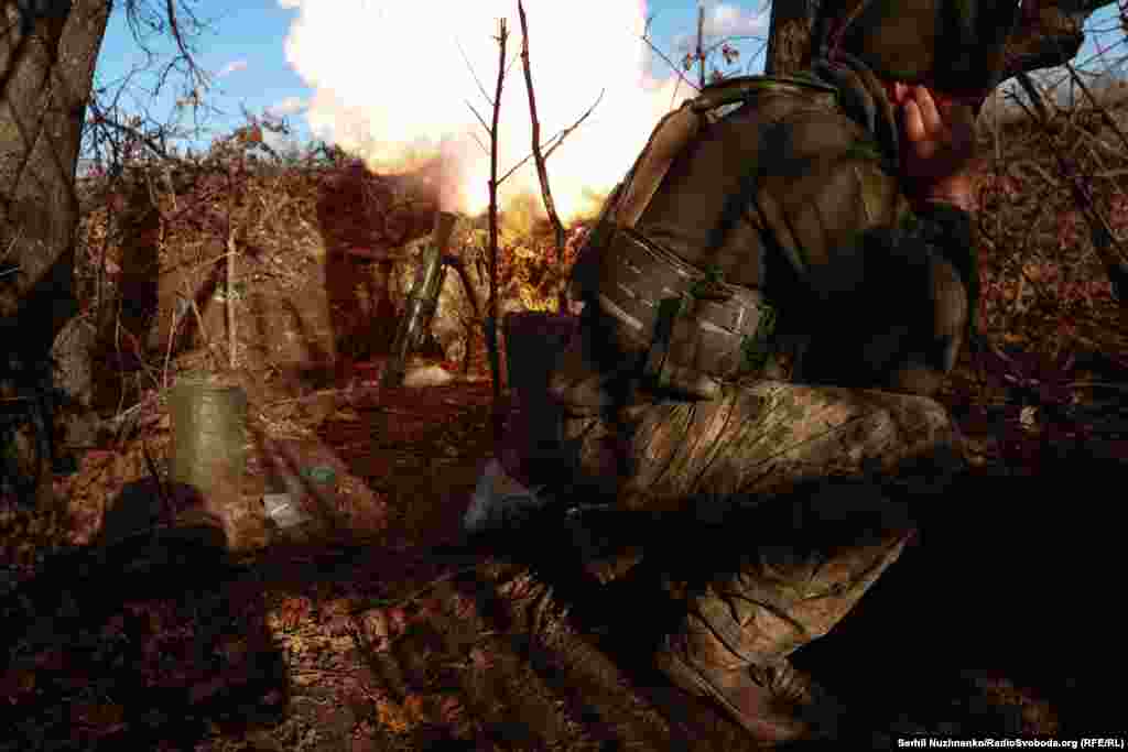 Словом «міна» мінометники дають сигнал до пострілу, військові закривають долонями вуха та відкривають рота – це рятує від контузії та запобігає баротравмам