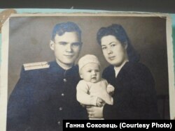 Павло і Ганна з первістком