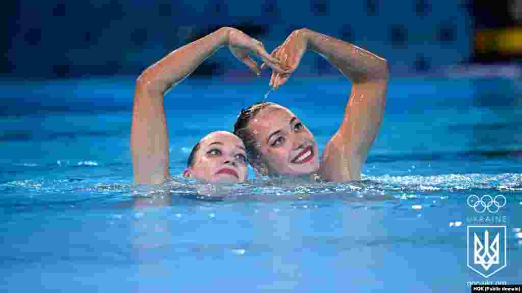 Рідний басейн у Харкові, де тренувалася збірна України із синхронного плавання, постраждав від російських ракет. «Українські русалоньки» Владислава та Марина Алексіїви готувалися до цих Олімпійських ігор – і в Україні, і за кордоном. Попри емоційний і технічний виступ українкам не вистачило балів, щоб піднятися на п'єдестал  
