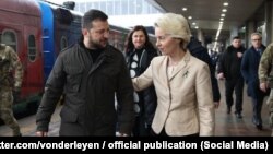 Урсула фон дер Ляєн і Володимир Зеленський на залізничному вокзалі в Києві, 4 листопада 2023 року