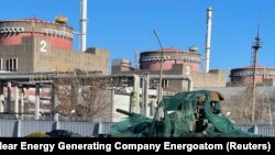 Замаскована військова техніка на території ЗАЕС, березень 2022 року