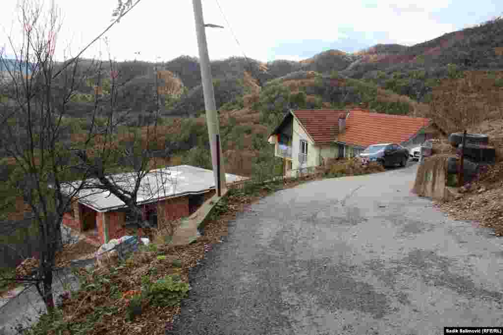 Neke od kuća u selu su obnovljene.