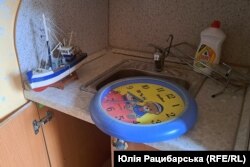 Вцілілі іграшки й годинник