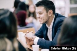 "Kad bi mladi više sarađivali, postali bi svjesni da nema entitetskih granica, da su one u glavama i da smo svi isti narod", kaže Sejo iz Jablanice.