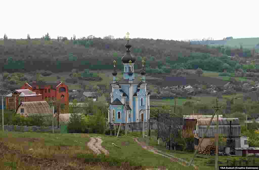Церковь в селе Богородичное Донецкой области на фотографии, сделанной в 2009 году  