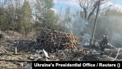 Президент Володимир Зеленський назвав цю атаку на цивільних «показово жорстоким російським злочином»