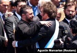 Президент України Володимир Зеленський і президент Аргентини Хав’єр Мілей (праворуч) у день його інавгурації. Буенос-Айрес, 10 грудня 2023 року