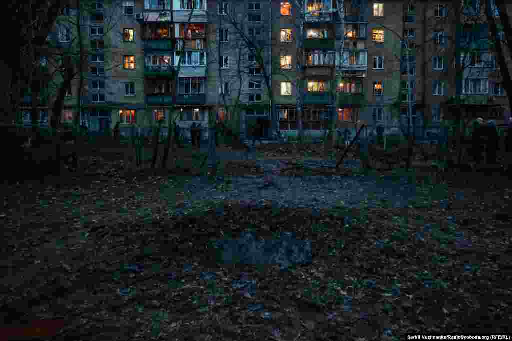 Пошкоджений житловий будинок в Солом'янському районі Києва. Зафіксовано падіння уламків також у Голосіївському, Печерському та Дніпровському районах столиці