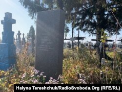 Могила комуніста Івана Андрєєва на сільському цвинтарі