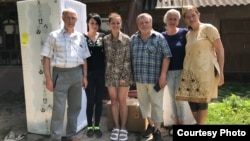 Волонтерка Тамара Яніна з родиною загиблого захисника