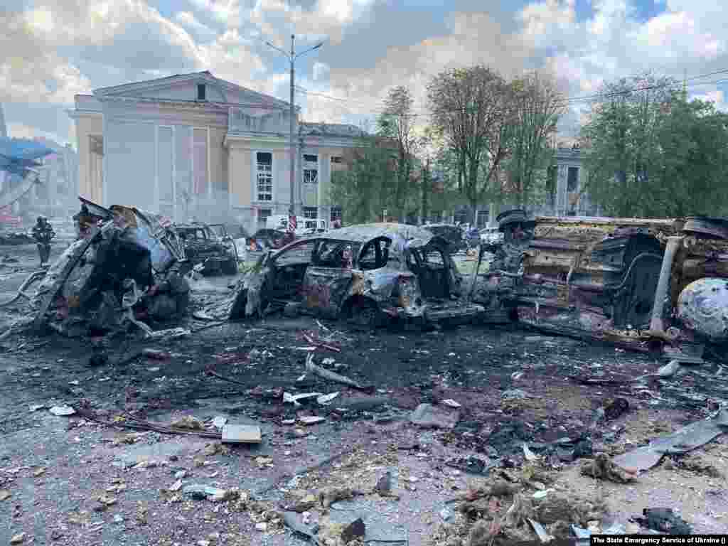 За повідомленнями ДСНС, 25 автомобілів згоріло 