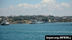 Малый ракетный корабль проекта 21631 «Буян-М» заходит в Севастопольскую бухту 23 июля 2022 года