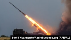 Подразделения украинской реактивной артиллерии наносят огневое поражение противнику из реактивной системы залпового огня «Буревий». Харьковщина, август 2022 года