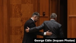 Președinții PSD - Marcel Ciolacu (stânga) și PNL - Nicolae Ciucă prezintă public imaginea unui parteneriat de succes. În realitate, PSD a criticat nu o dată PNL sau membri ai PNL, iar miza celor mai multe declarații este anul electoral 2024.