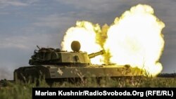 Військові кажуть: «Було багато пасток, які залишили окупанти. Штурмовики просувалися зі спеціальними знаряддями, щоб знімати ворожі розтяжки, а потім робили підрив»