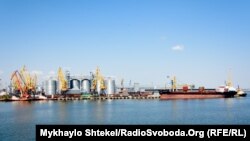 В одеському порту вантажиться зерном суховантаж. Фото ілюстративне