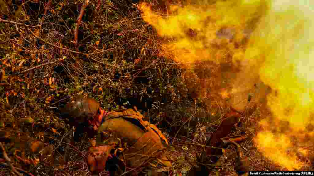 Лунає команда «Вогонь». ЗСУ безперервно – і вдень, і вночі, і у спеку, і в дощ та холод – виконують свої завдання із стримування агресора, відбиття атак та із контрнаступу.